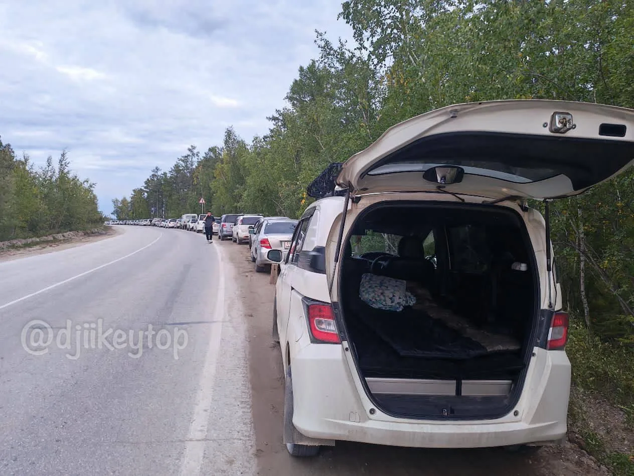 Автомобилисты ночуют в очереди за бензином в Мохсоголлохе