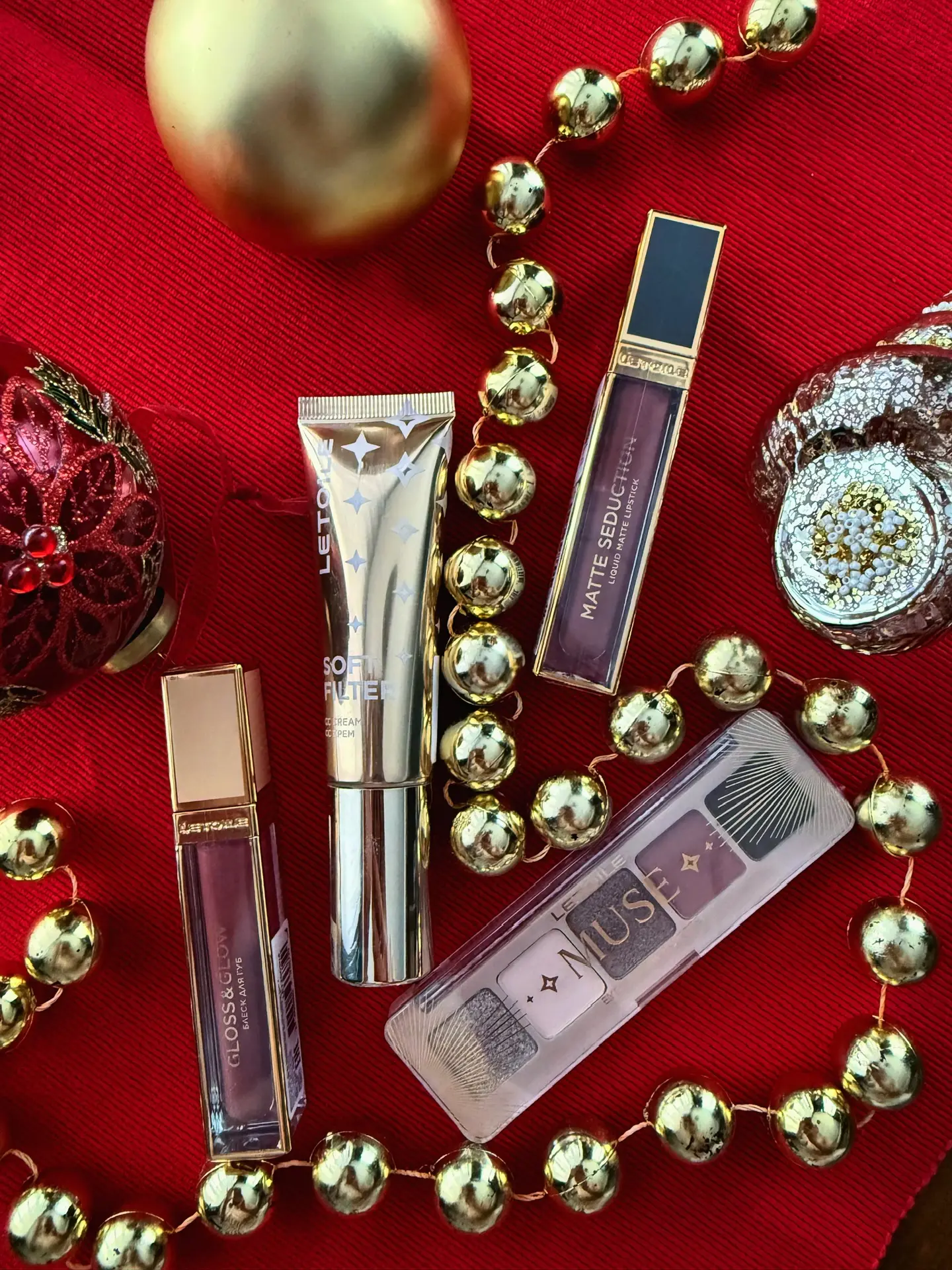 Распаковываю предновогоднюю beauty-посылку! Традиционно в декабре беру новые тени — без...