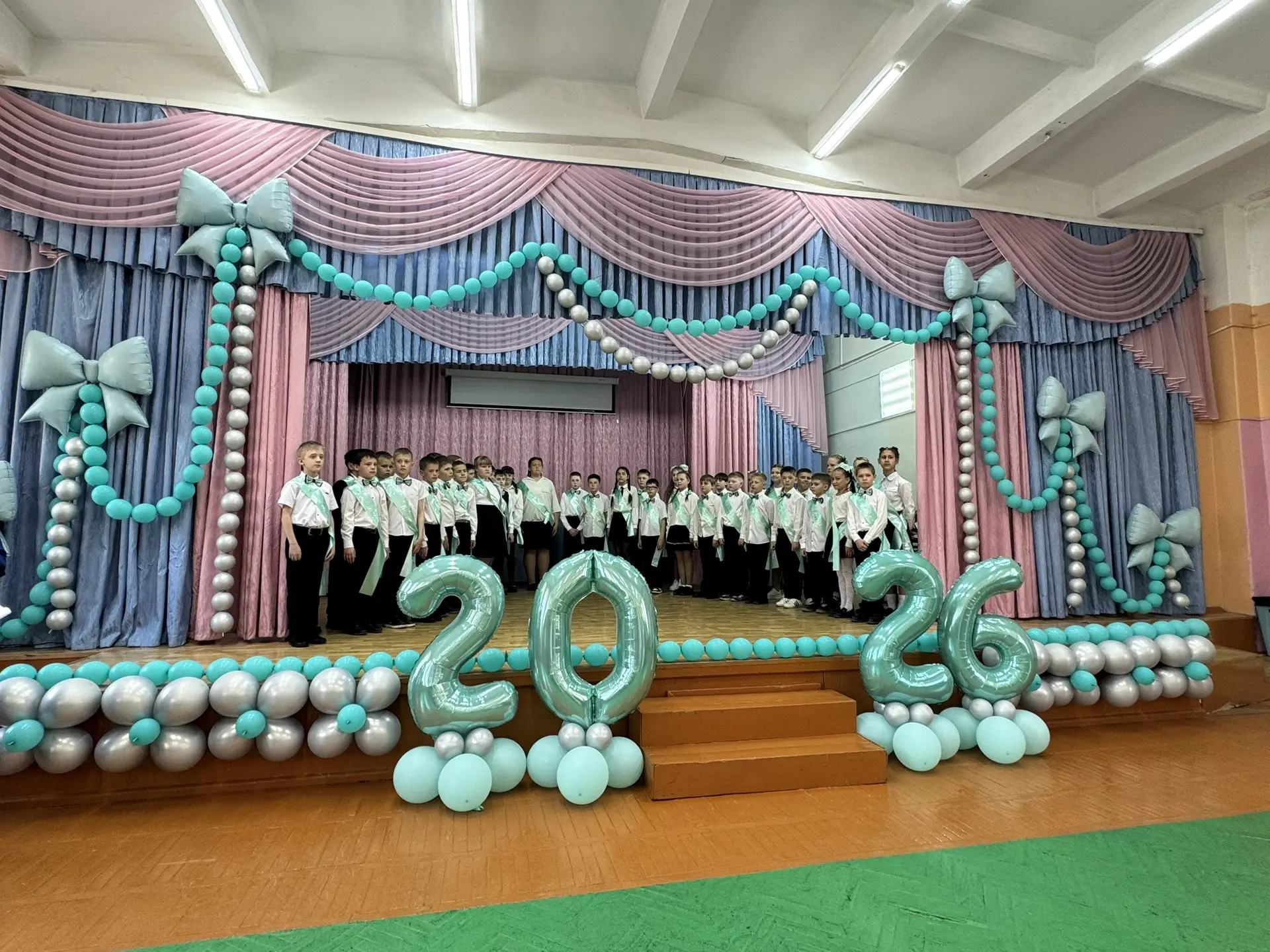 🎓 В МБОУ СОШ п. Высокогорный прошло торжественное мероприятие «Окончание начальной шко...