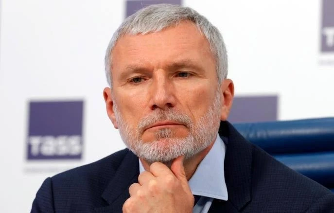 Депутат Алексей Журавлёв предложил российским олигархам выкупить Telegram у Павла Дурова.

По мнению