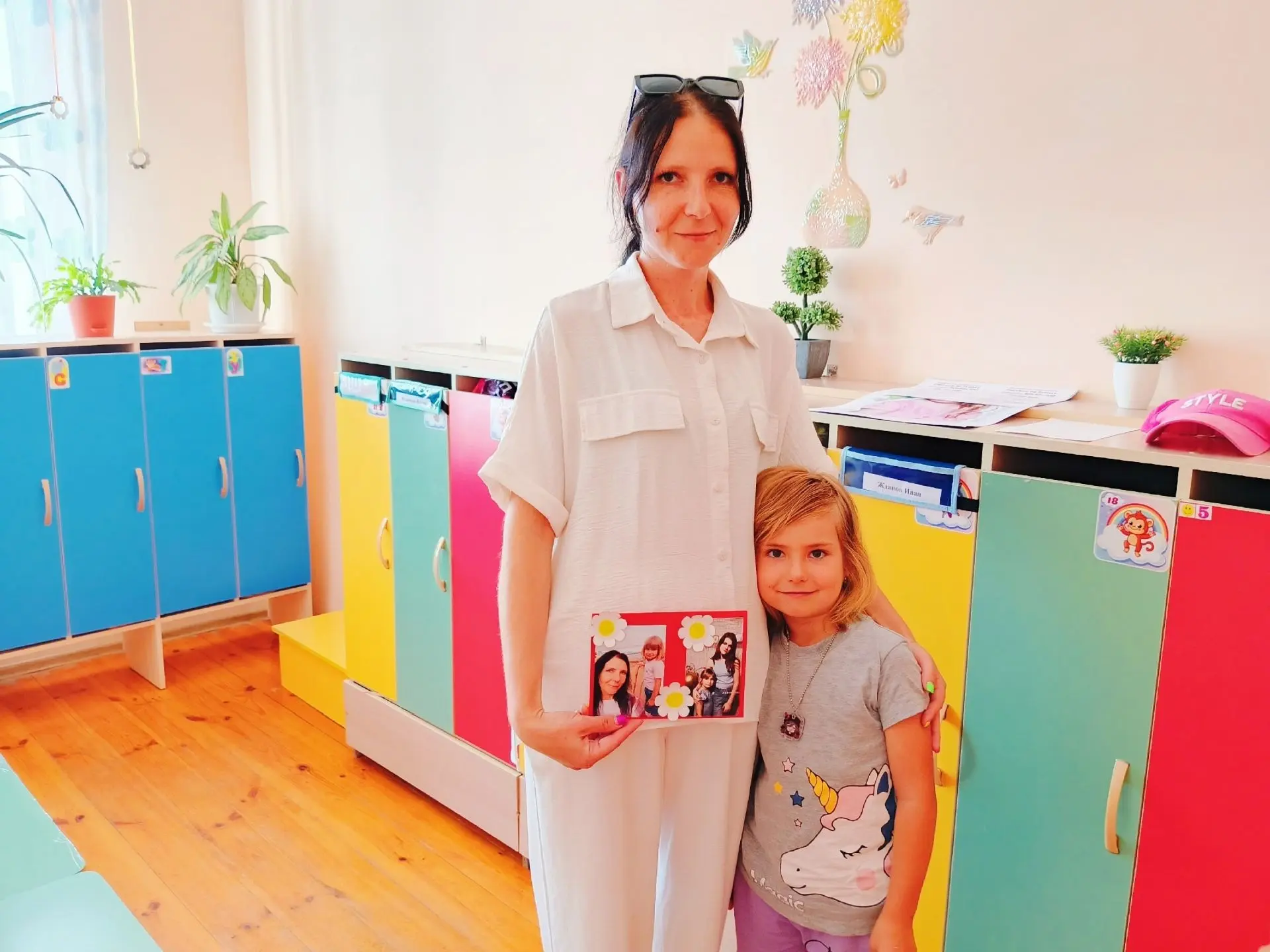 В подготовительной группе "Пчёлка" прошла акция «Поздравь родных и подари им открытку», Семья – это 