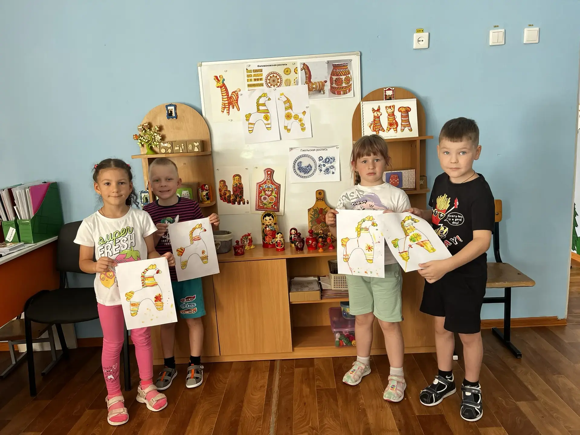 Наши старшие группы «Енотики» и «Бельчата» превратились в настоящих ремесленников!