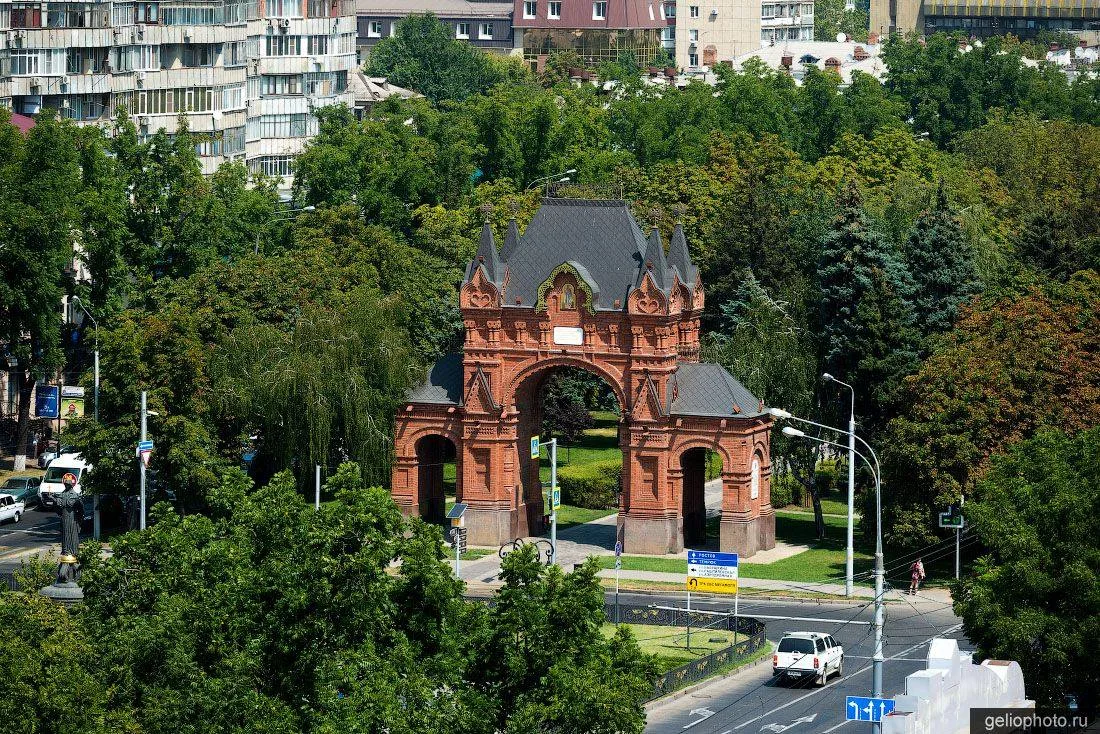 🏛 Александровская арка