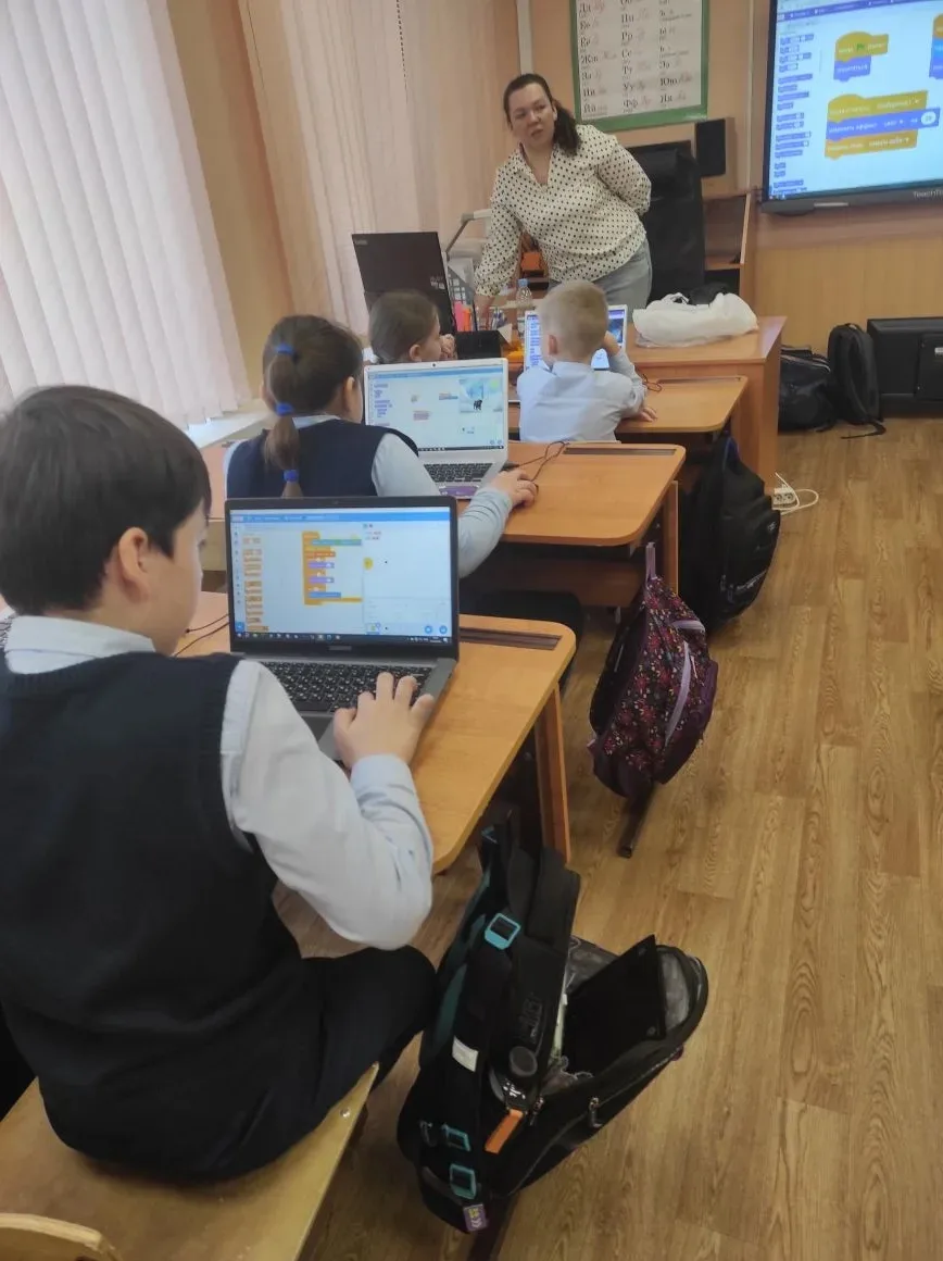 🎮 Школа программирования «Софтиум» провела для учеников 3А класса мастер-класс по созданию игры клик