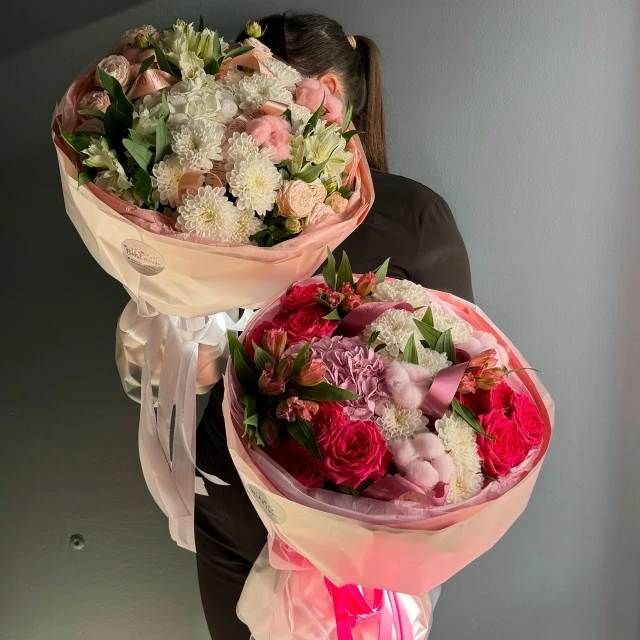 Воздушные букеты с гортензией, кустовой розой и хлопком 🌺