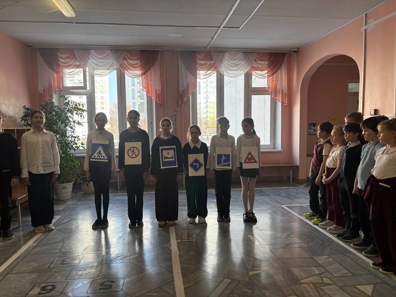🗓️В нашей гимназии перед весенними каникулами прошли увлекательные и познавательные линейки во 2 и 4