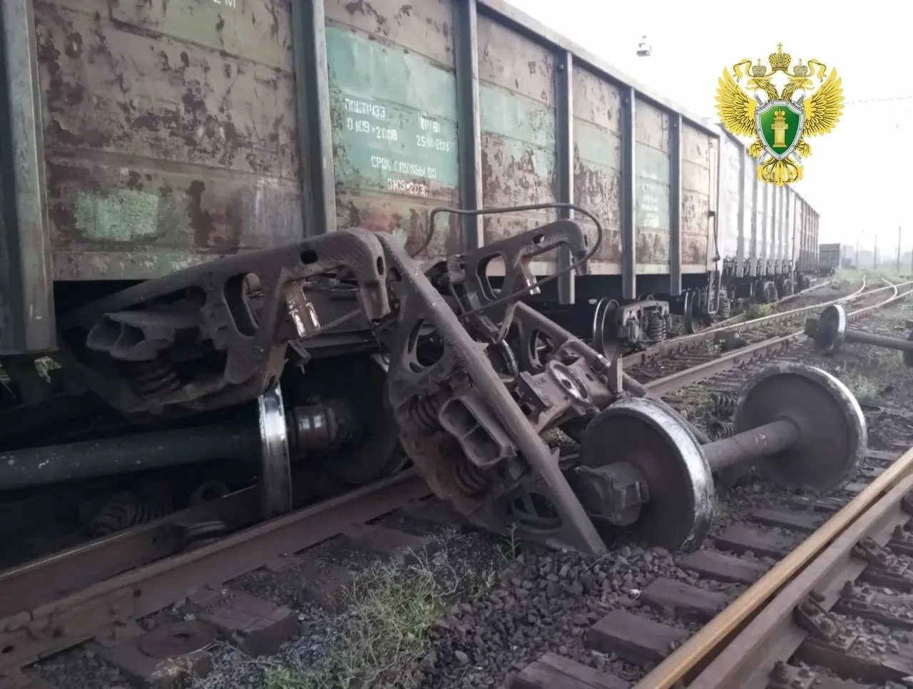 В Челябинской области с рельсов сошли четыре вагона грузового поезда. 

Инцидент случился сегодня во