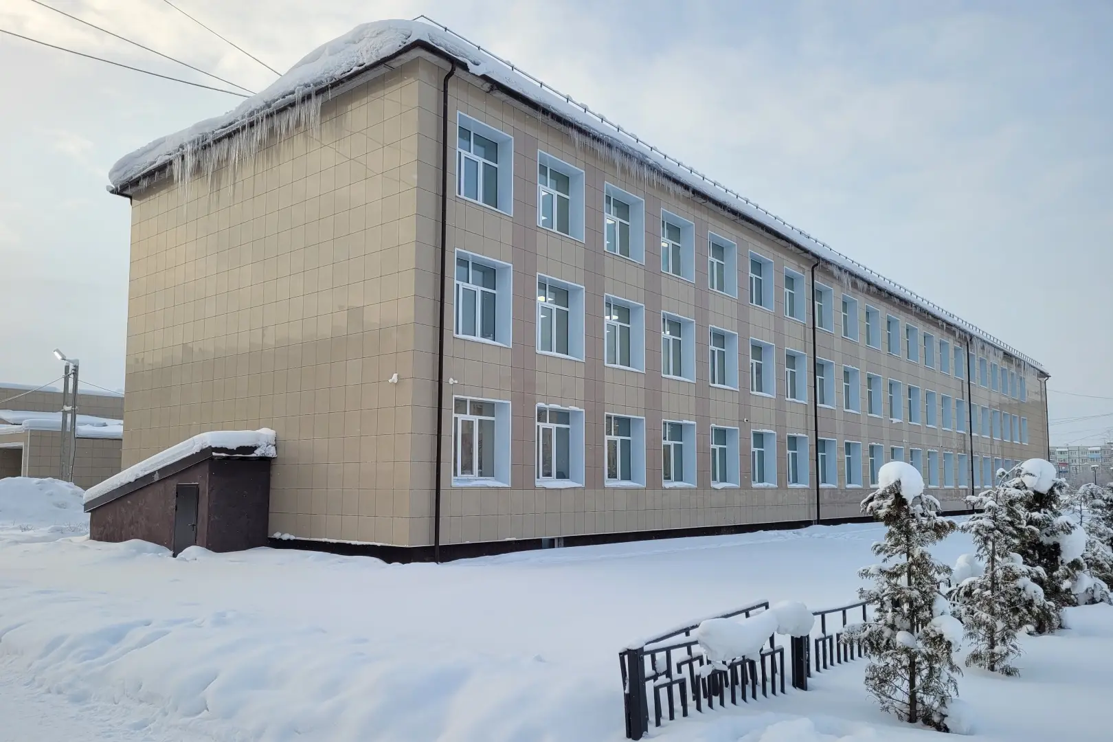В Няндоме после капитального ремонта открылась школа №3. Ребята уже занимаются в обновл...