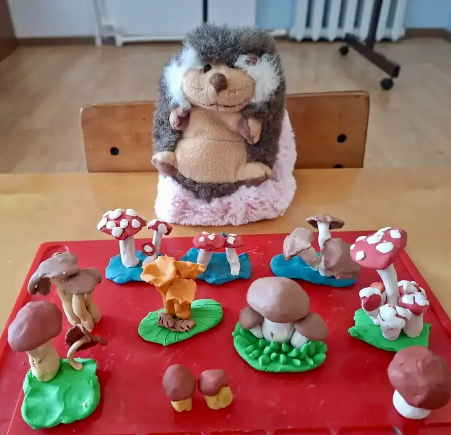 🎉 В детском саду №10 прошло увлекательное занятие по лепке! 🍄