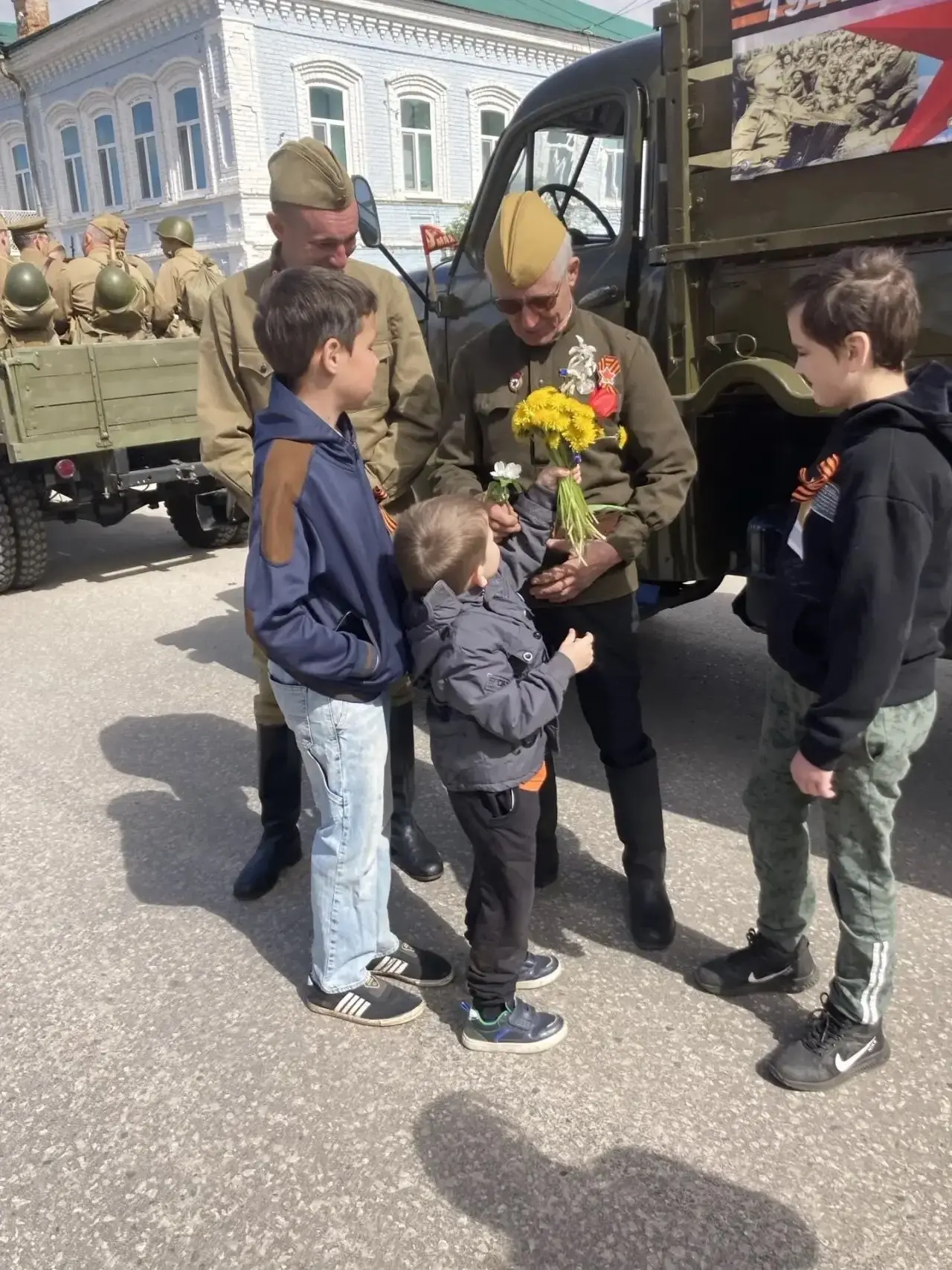 В День Великой Победы воспитанники нашего Центра посетили праздничный парад на Октябрьс...