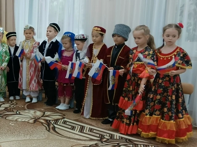 🌍 «Хоровод дружбы» в детском саду №11

Сегодня, в Международный день дружбы народов, у нас было по-