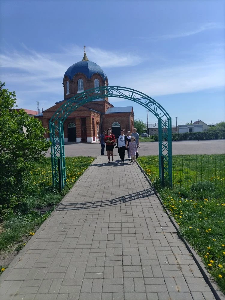 В день 81 -й  годовщины  победы  в Великой  Отечественной  войне  у воинского захоронен...