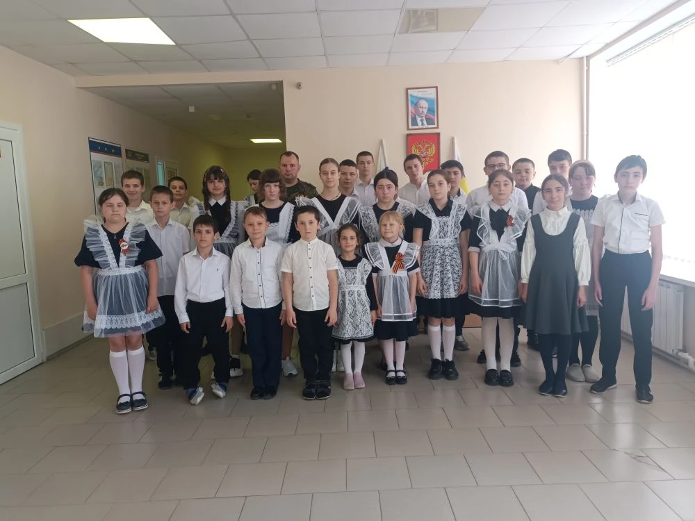 🌿✨«Возвращение в родные стены: встреча с выпускником школы»✨🌿