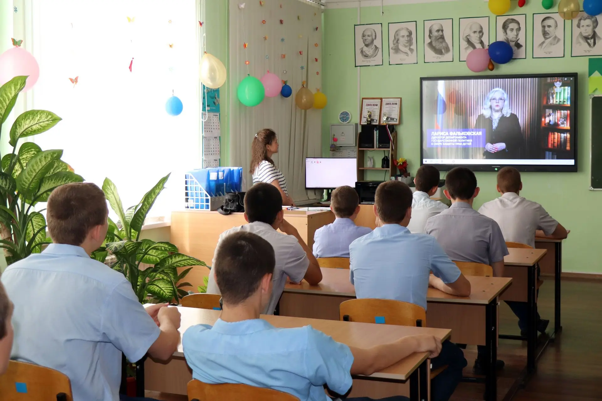 🎬 В нашей школе прошёл кинолекторий «Путь человека: Детский доктор мира», посвящённый ...
