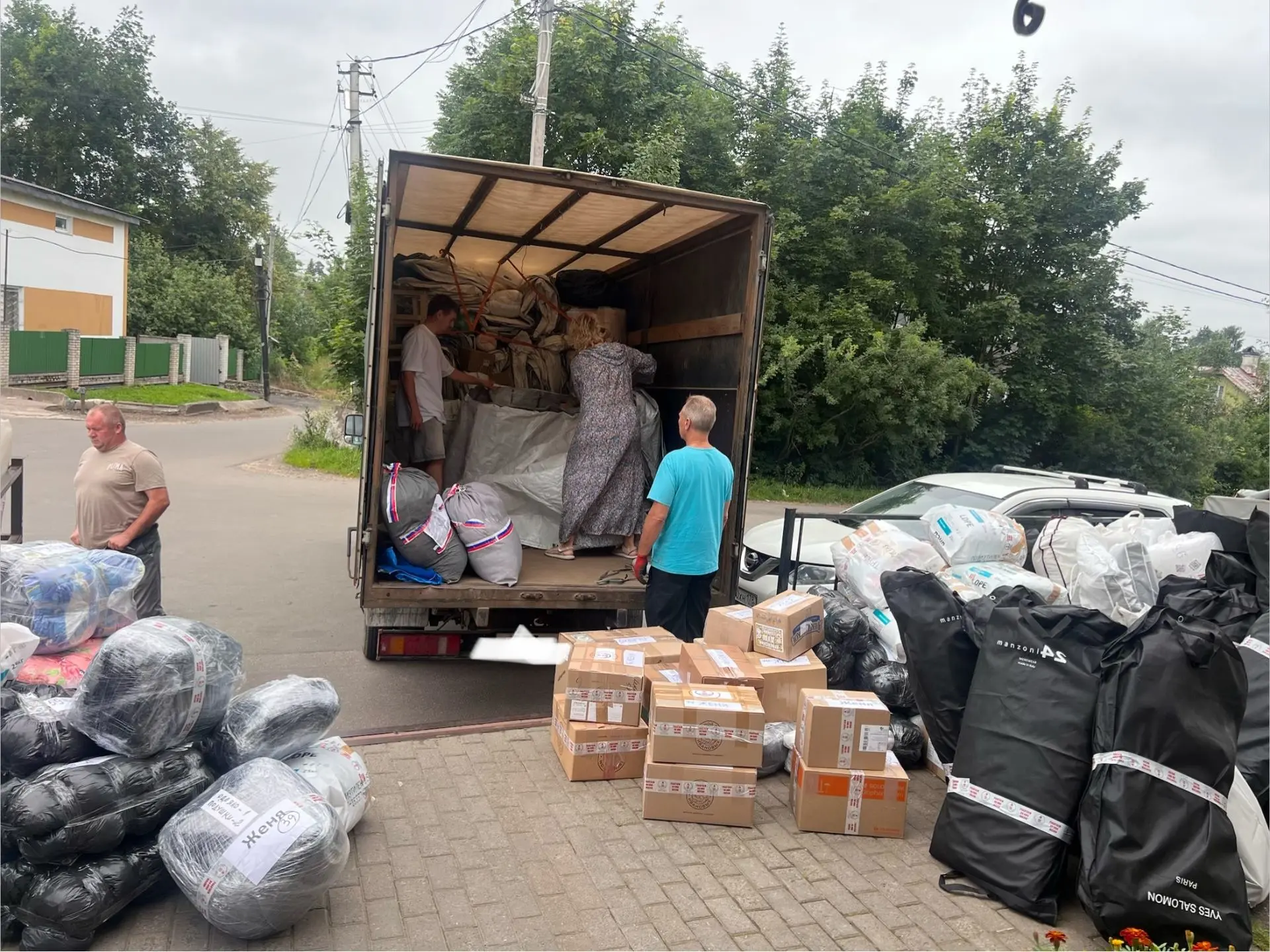 Активисты волонтерского центра «Тайцы» передали партию помощи бойцам

📦 Активисты волонтерского цен