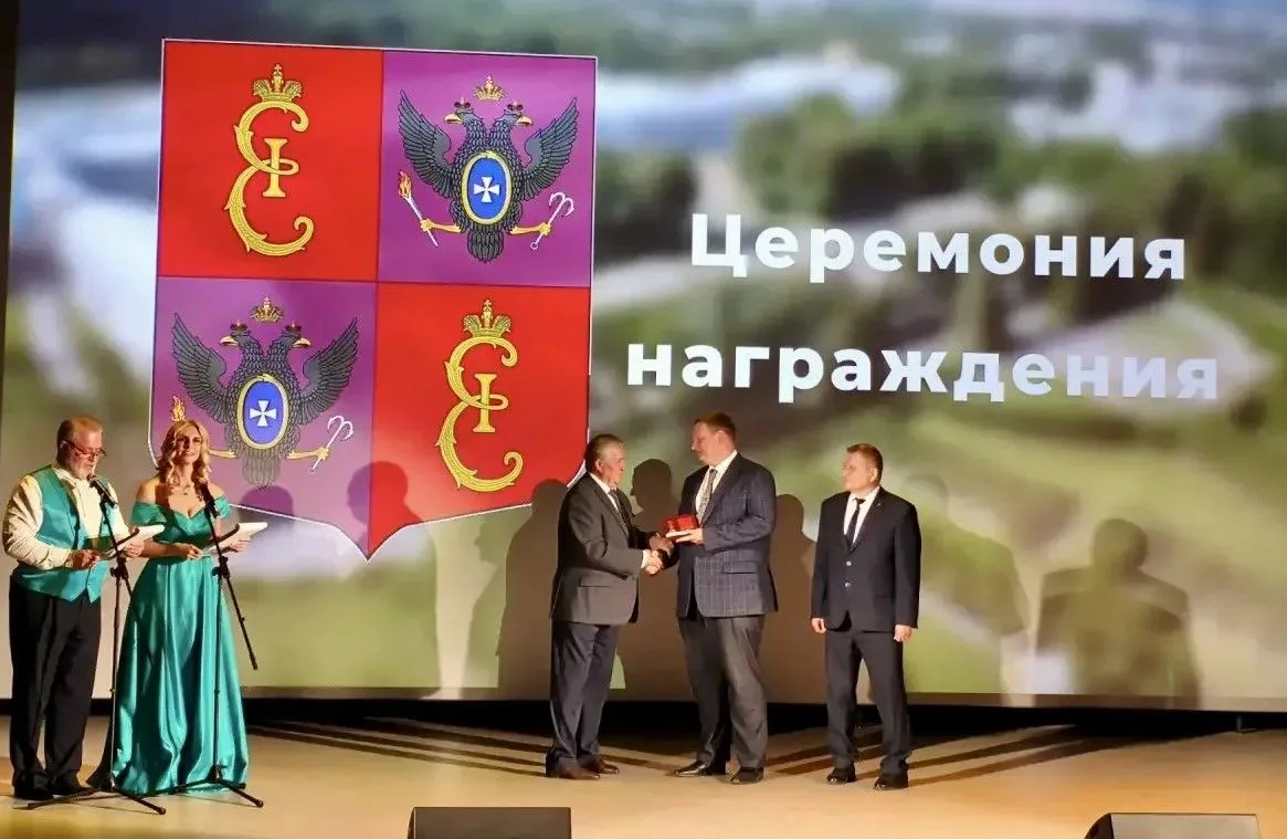 🥇 Медалями за заслуги первой и второй степени, утвержденными Пушкинским муниципальным Советом, нагр