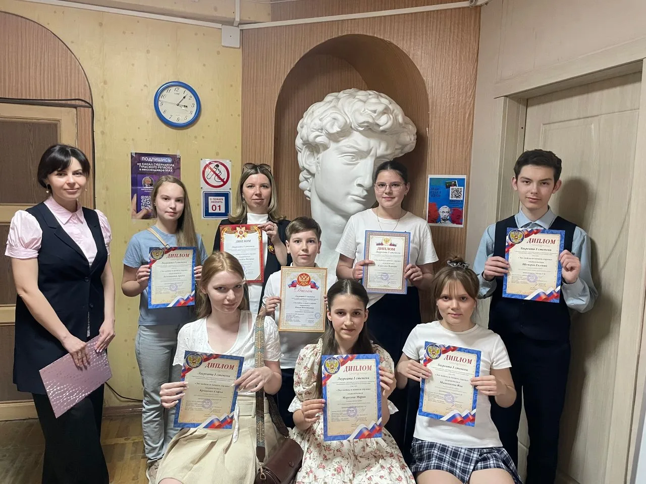 «Эхо войны и память сердца» -  городской конкурс-выставка детского и юношеского творчес...