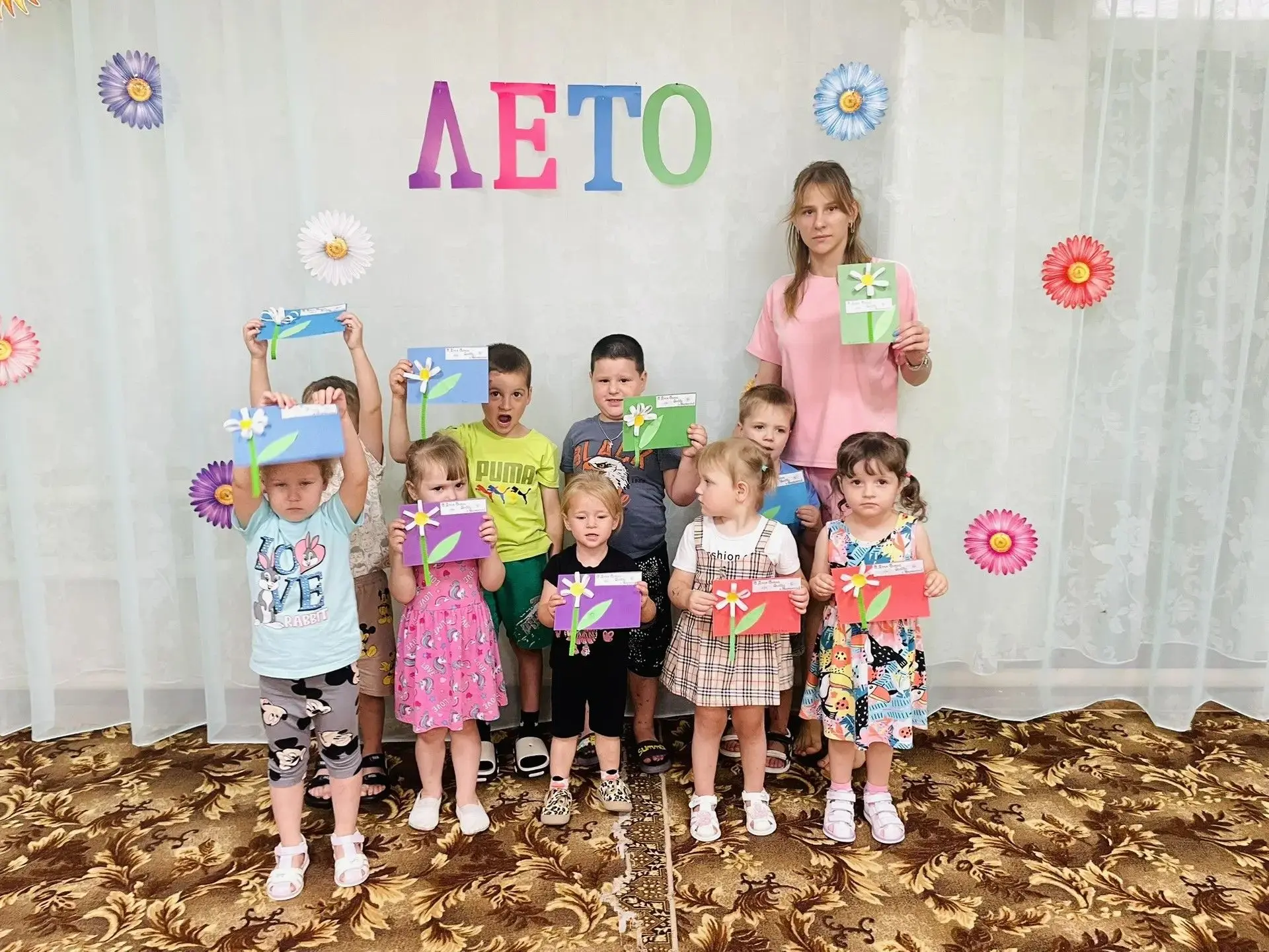 В д/с «Аленький цветочек» прошло занятие на тему: День семьи, любви и верности.
Сформировали у детей