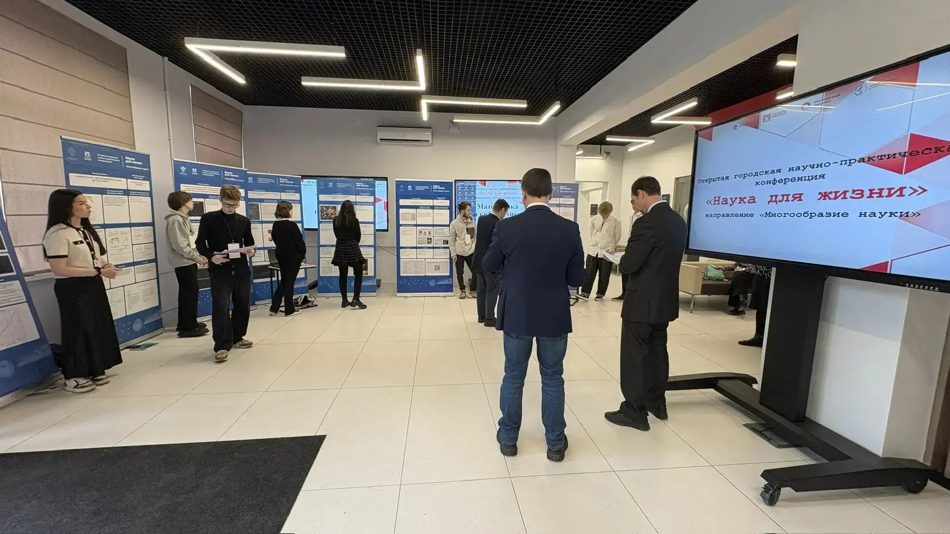 🎓📊 Завершилась неделя защиты проектов на городских конференциях!  Наши ученики успешно выступили на 