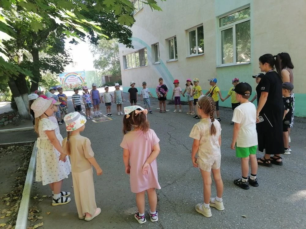 21 июля специалисты Красноармейского центра "Семья" провели занятие "Мир моих чувств и эмоций"  в ст