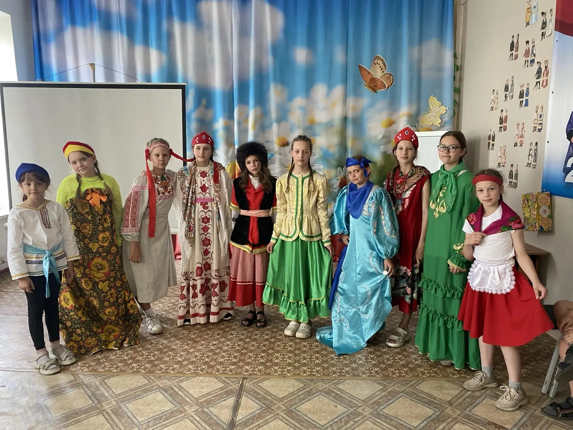 👒Костюм сквозь века

❇️Увлекательное путешествие в мир национальных костюмов народов России соверши