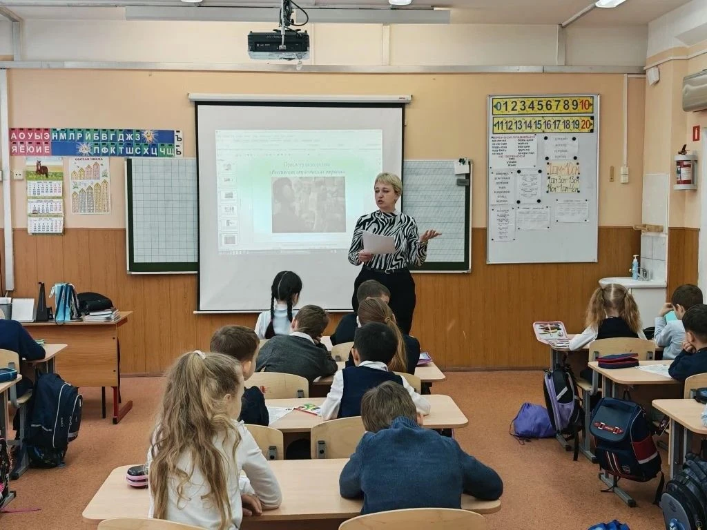 🌟 Сила команды: «Разговоры о важном» в 1 «Е» классе  Сегодня мы заглянули в гости к первоклассникам 