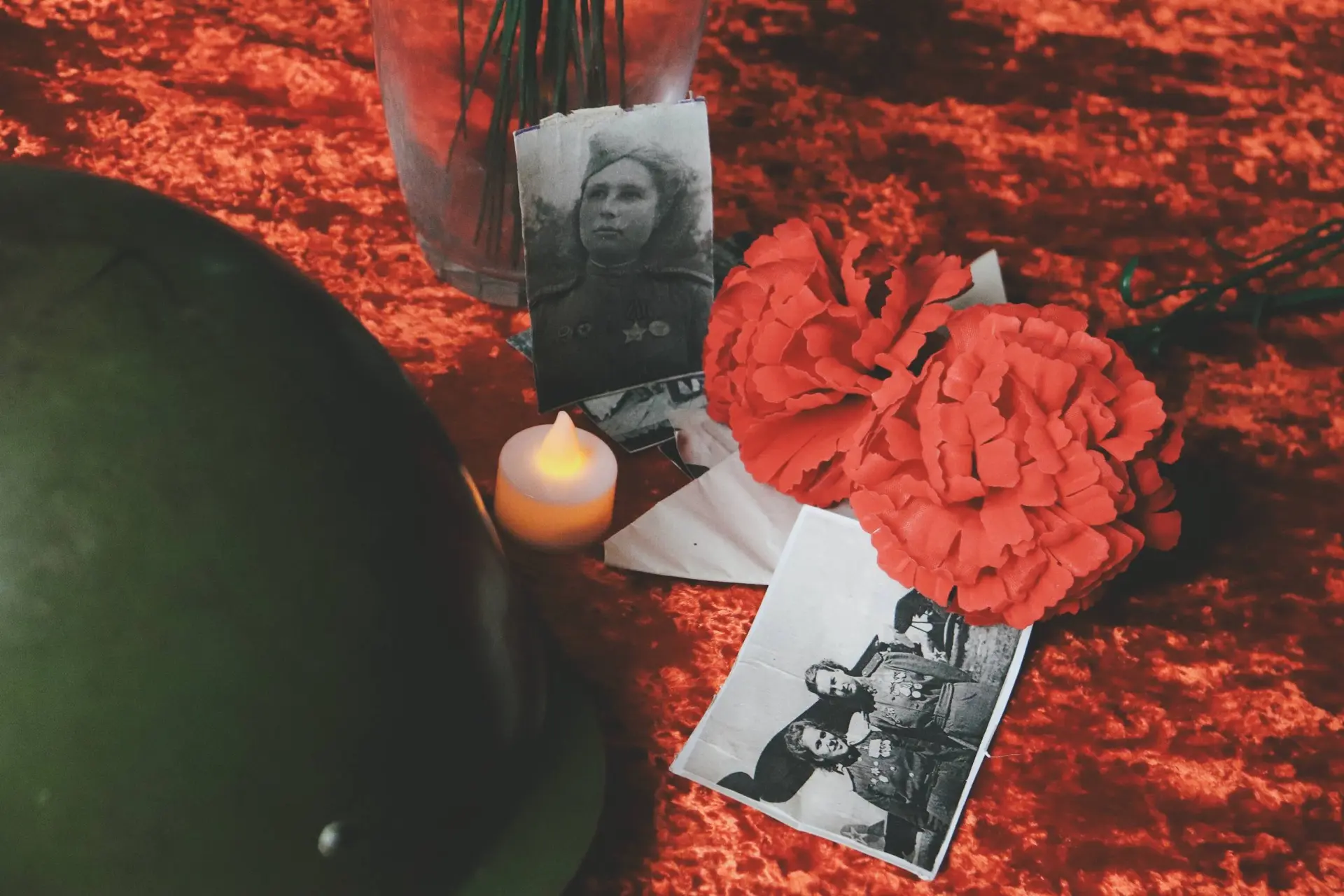 🕯️9 мая — день, в котором невозможно отделить радость от боли. День, когда слово «Победа» звучит не 