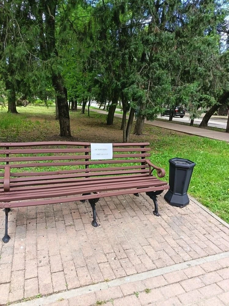 В летний период в Невинномысске проводится плановое обновление элементов благоустройств...