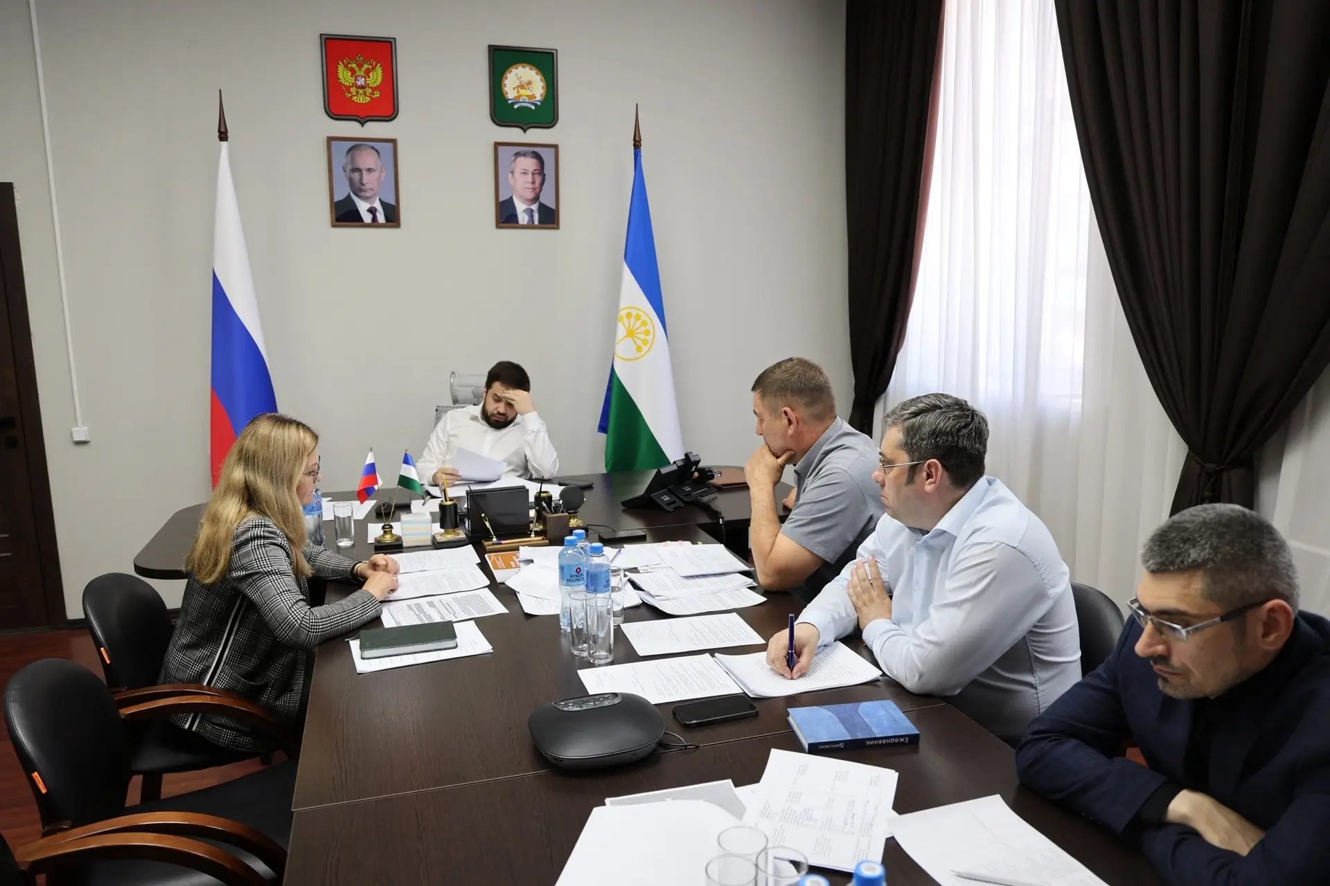 🌐 Час сохранности дорог в ЦОДД РБ

📢 В ЦОДД РБ прошло очередное совещание под руководством Ильи Кр