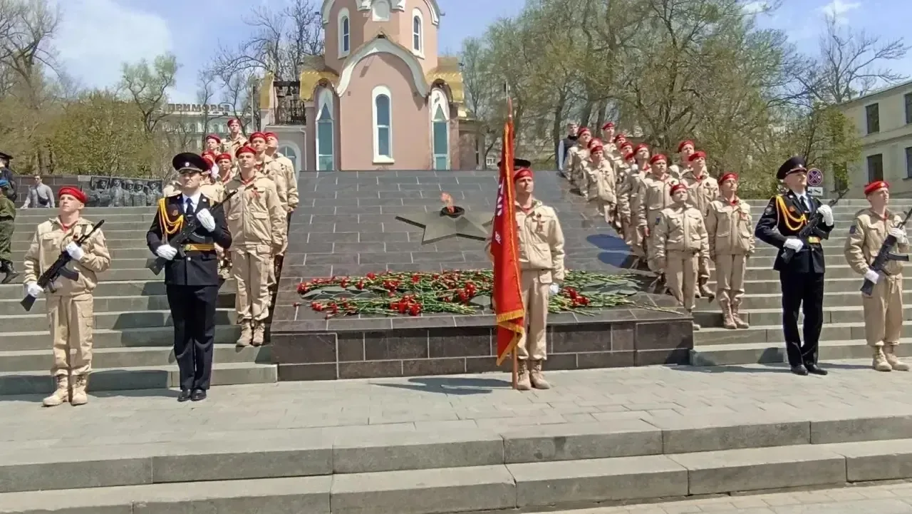 🇷🇺 Юнармейцы нашего отряда — на первой вахте у подводной лодки С-56! ⚓️  Наши ученики приняли участи