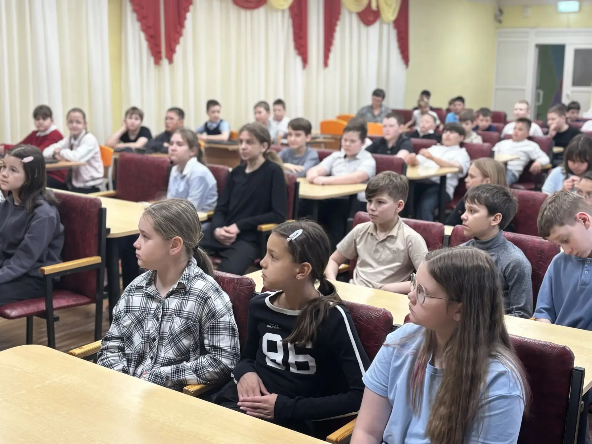 Готовимся к безопасным каникулам!  📍В гимназии прошла важная и познавательная встреча с инструктором
