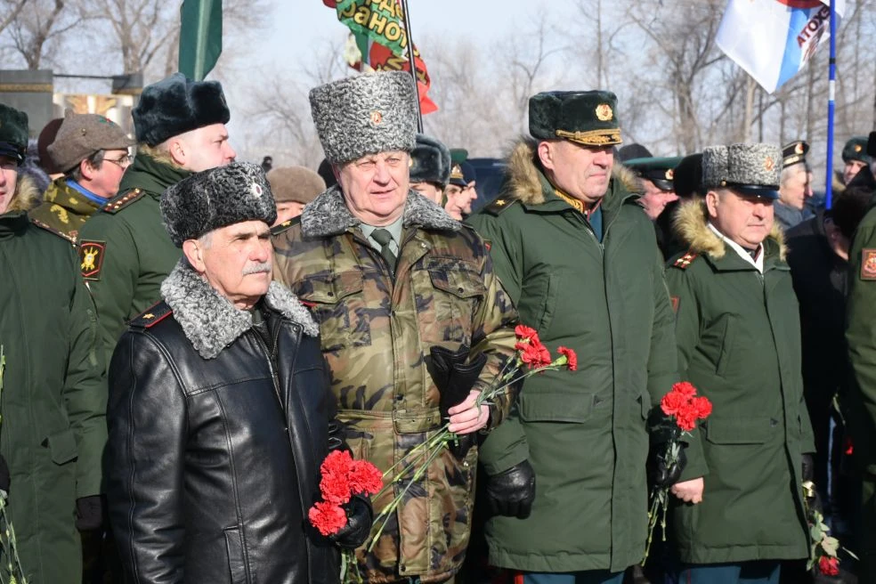 С Днём защитника Отечества!   Сегодня праздник славы, мужества и стойкости. 23 февраля объединяет вс