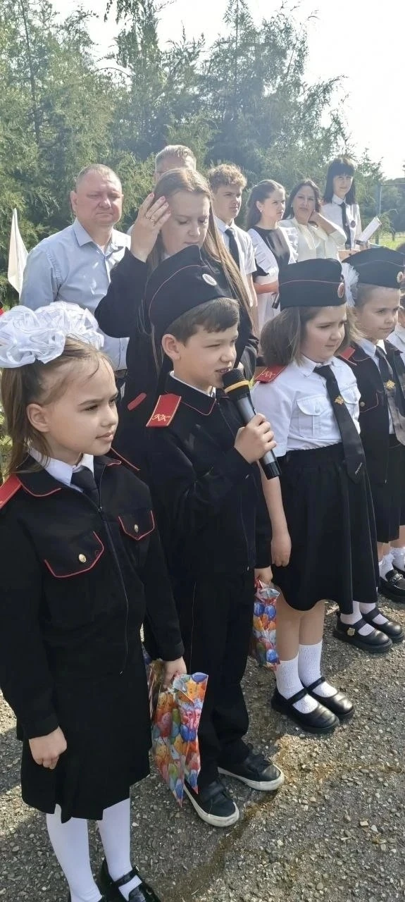 🔔 Торжественная линейка, посвящённая последнему звонку, сегодня прозвучала в школе № 8 поселка Садов