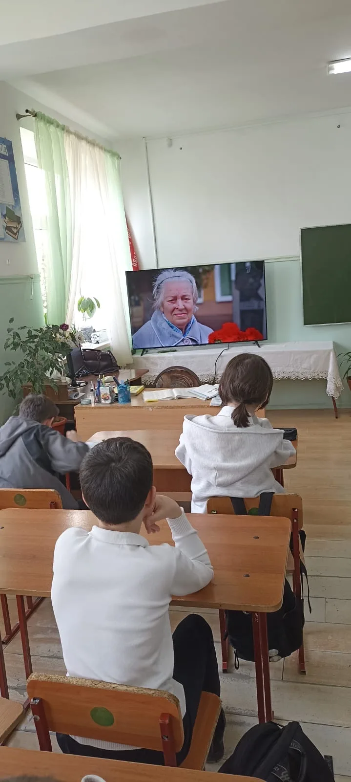 🕯 СТРАНИЦЫ СТРАШНЫЕ ЛИСТАЯ…, классный час ко Дню памяти жертв геноцида советского народа был проведе