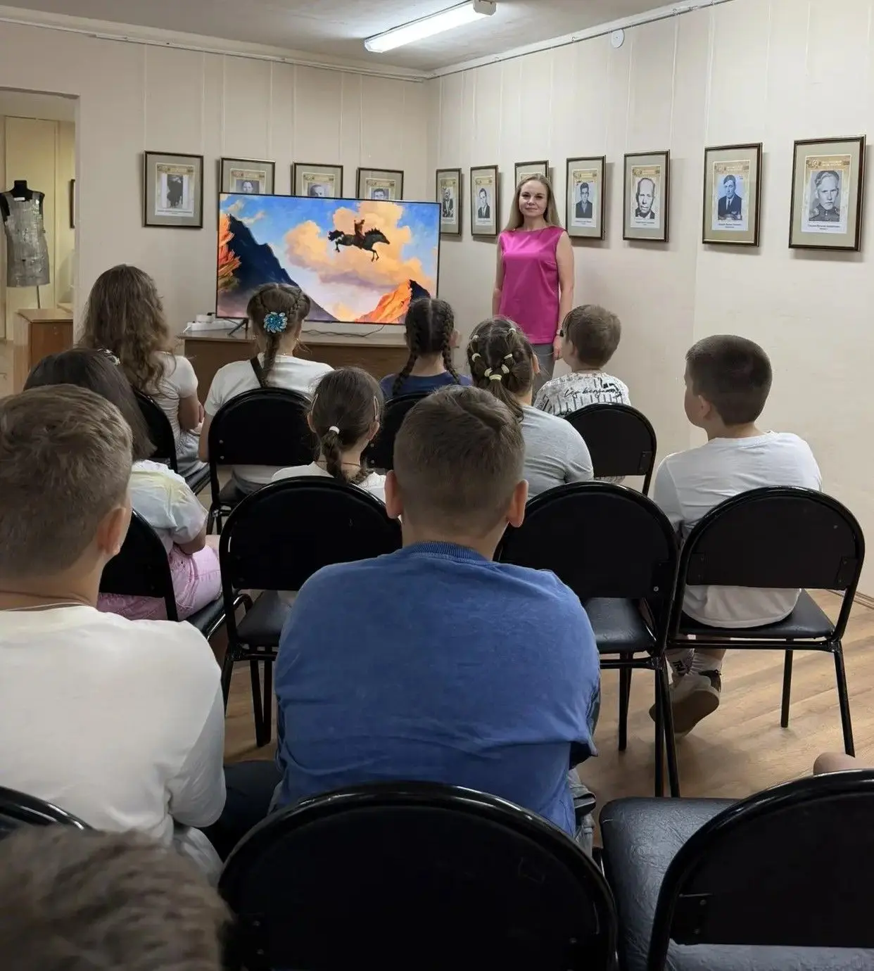 ⭐️Защитники Отечества: связь времен не прервалась

В краеведческом музее для отдыхающих в школьном л
