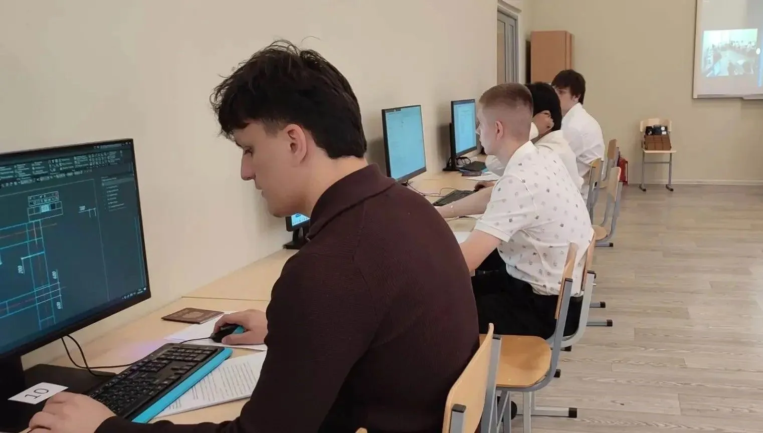 Новая неделя - новые старты.
 
С 15.06.2026 в "Колледже "Подмосковье" начинают принимать дем. экзаме
