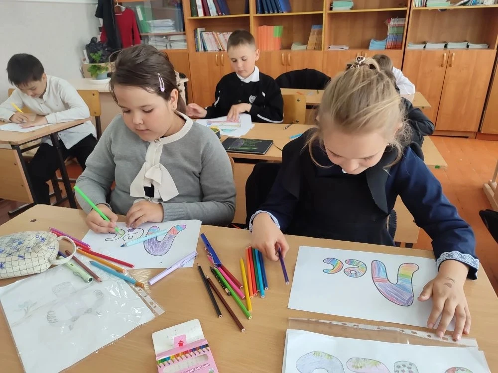 📚 В МБОУ "СОШ 1 ст.Кардоникской" прошли классные часы, посвящённые Дню славянской пись...