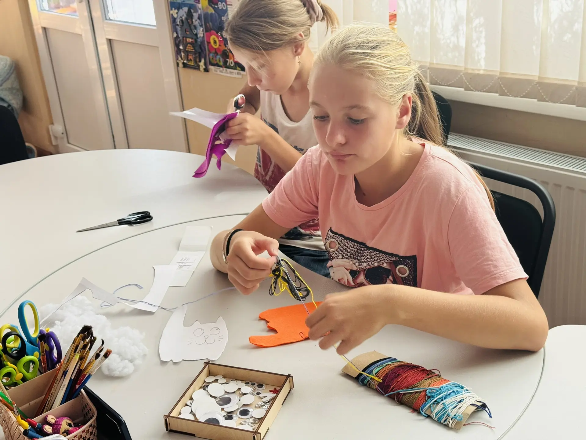 🧸 Тёплое творчество в стенах Новенской библиотеки! 🧵