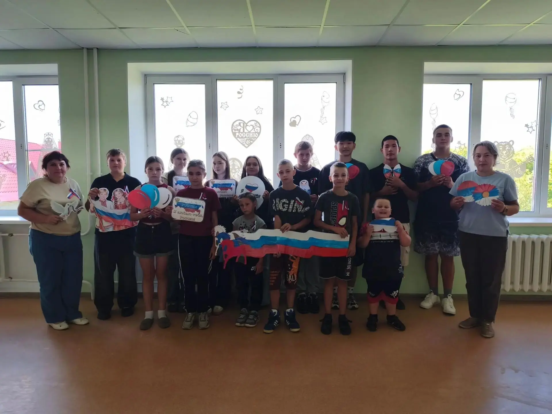 Акция «Цвета Родины», в которой приняли участие ученики МАОУ Усовская СОШ имени Героя С...