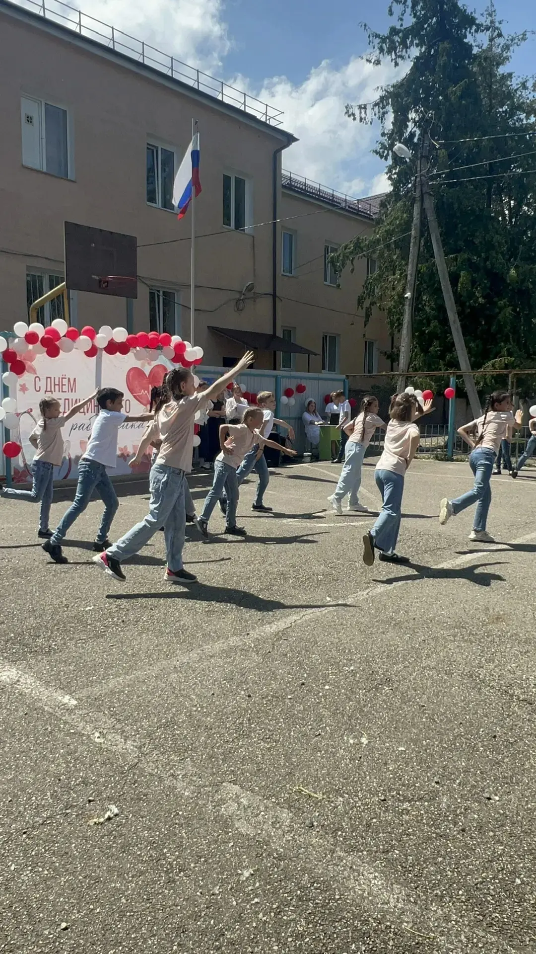 Дорогие друзья! 💐

В преддверии Дня медицинского работника в нашем санатории прошёл трогательный пр