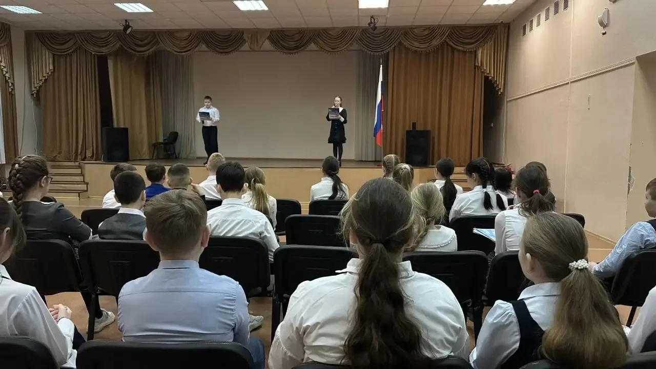 🇷🇺 У СТЕН ПАМЯТИ: ПОКОЛЕНИЯ ГОВОРЯТ С НАМИ  15 февраля - День памяти о россиянах, исполнявших служеб