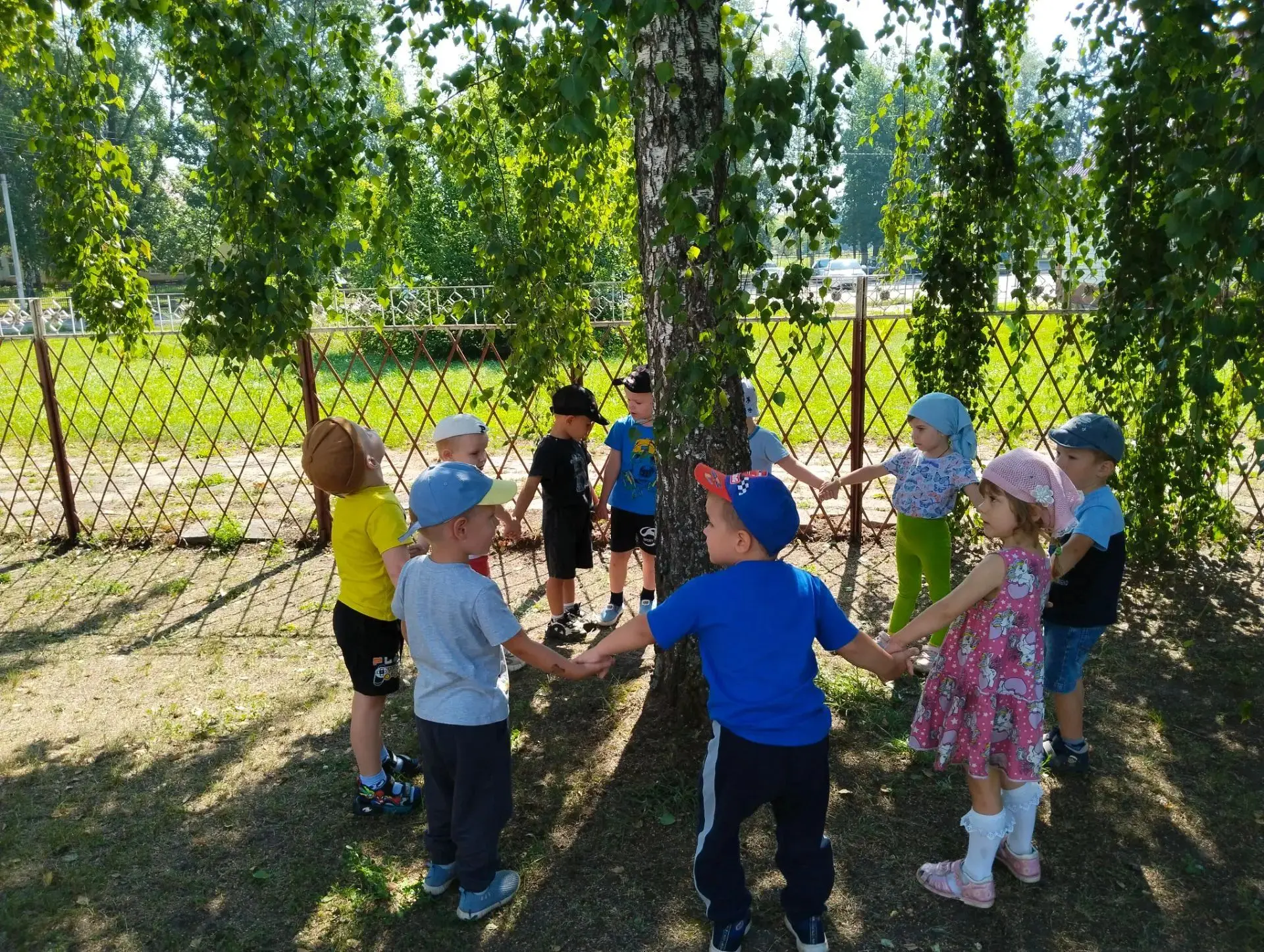 Сегодня в детском саду " Березка" , с детьми от 4 до 5 лет провели занятие на тему: " Ф...