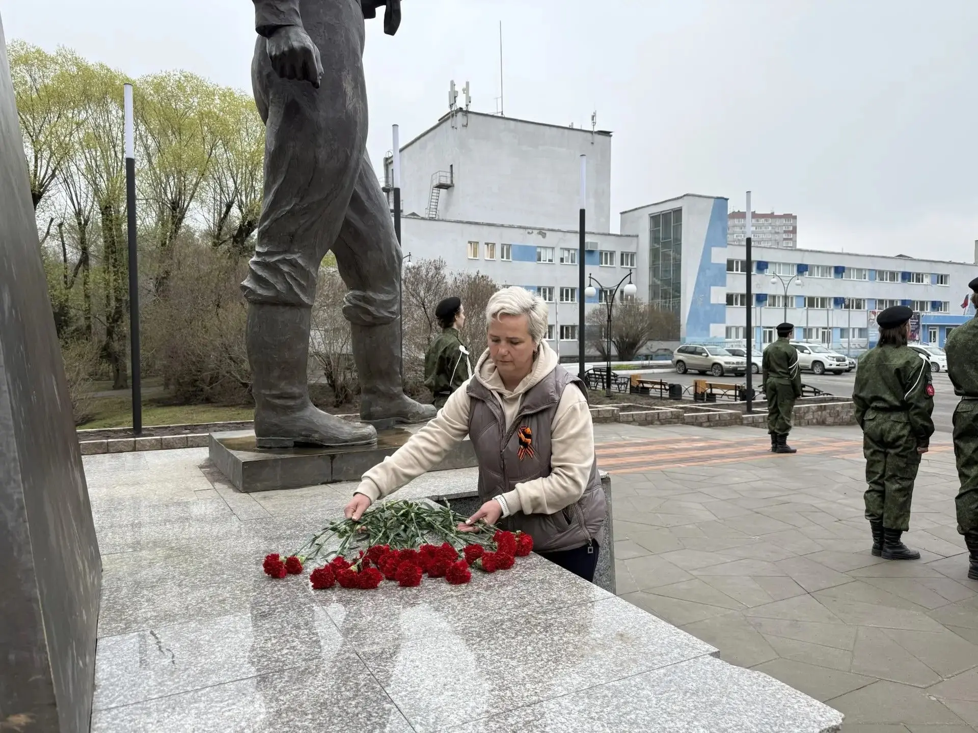 🇷🇺 Сегодня у памятника Герою Советского Союза Ивану Черных, где Вахту Памяти несла рота почётного ка