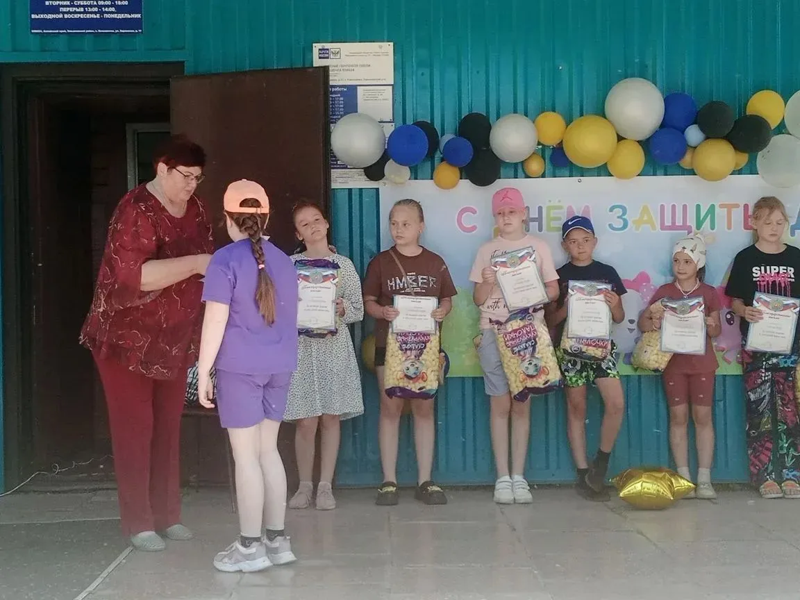 В Камышенке прошел детский праздник " Мы на свет родились, чтобы радостно жить!"
