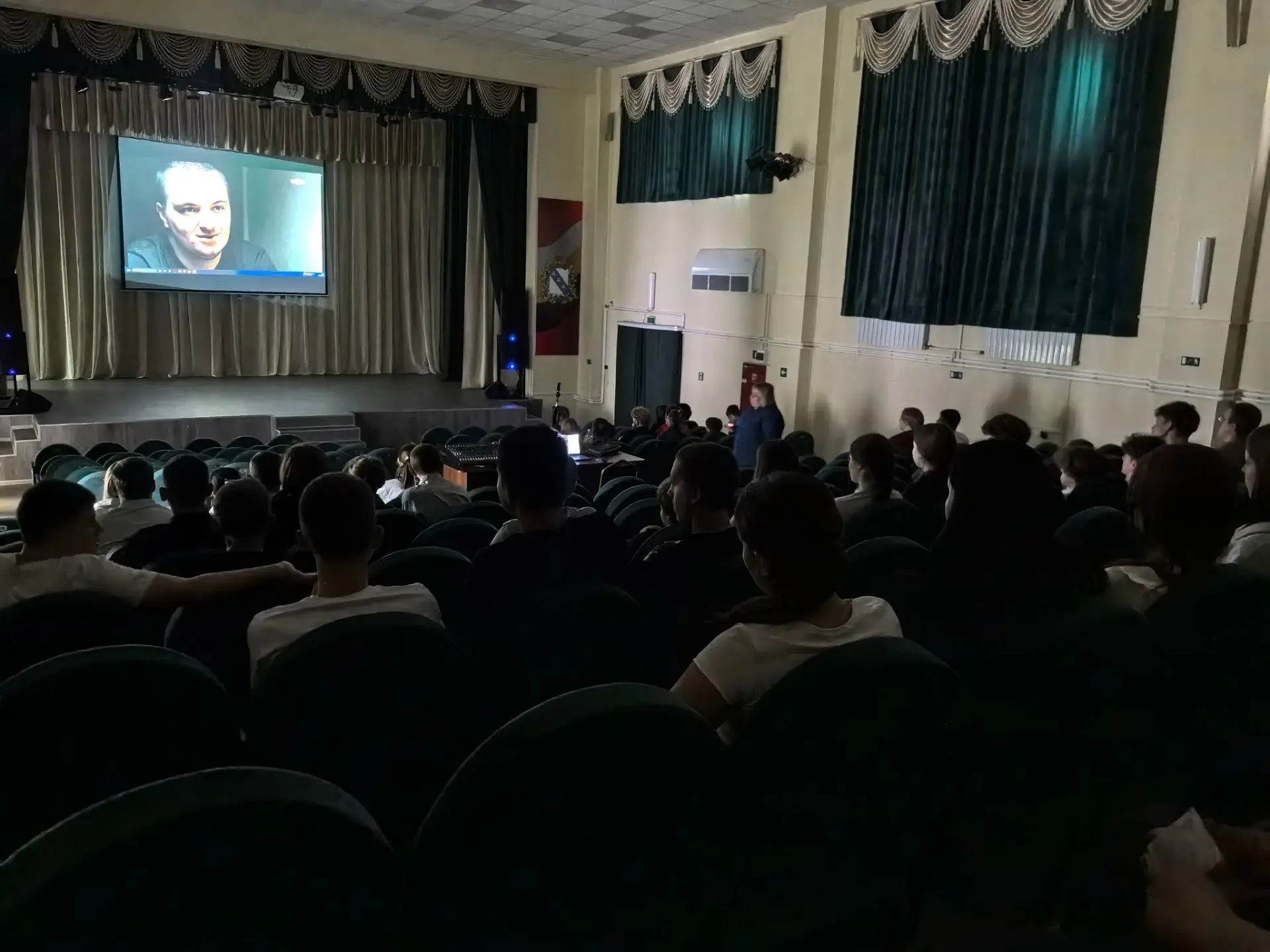 В МКУК  " Мантуровский  РЦД" состоялась тематическая беседа для старшеклассников 🗣️🤜"...
