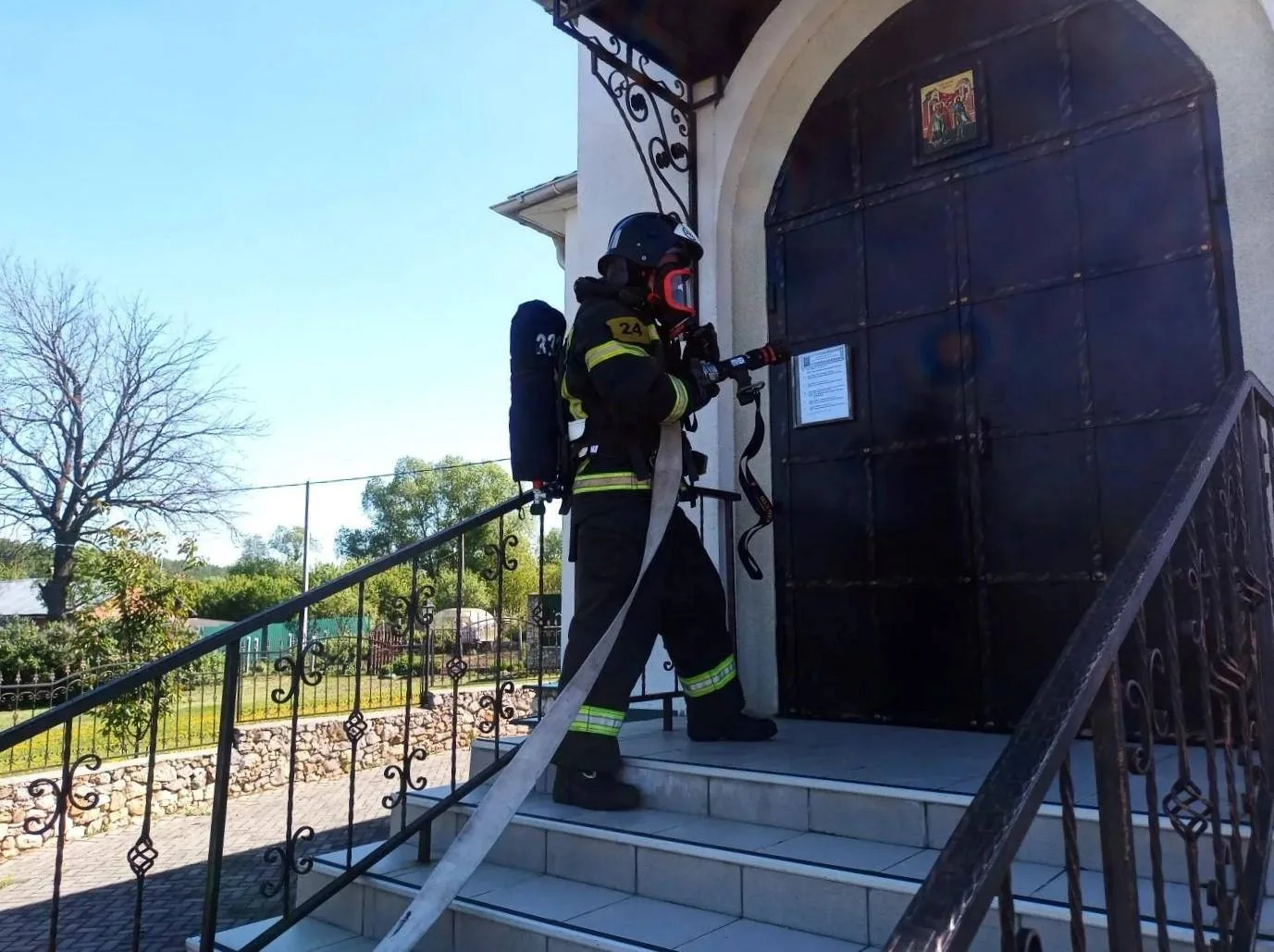 🛑 Уберечь от огня: пожарные провели тренировку в храме 🚒  📍 В селе Крутое округа #СеребряныеПруды ог
