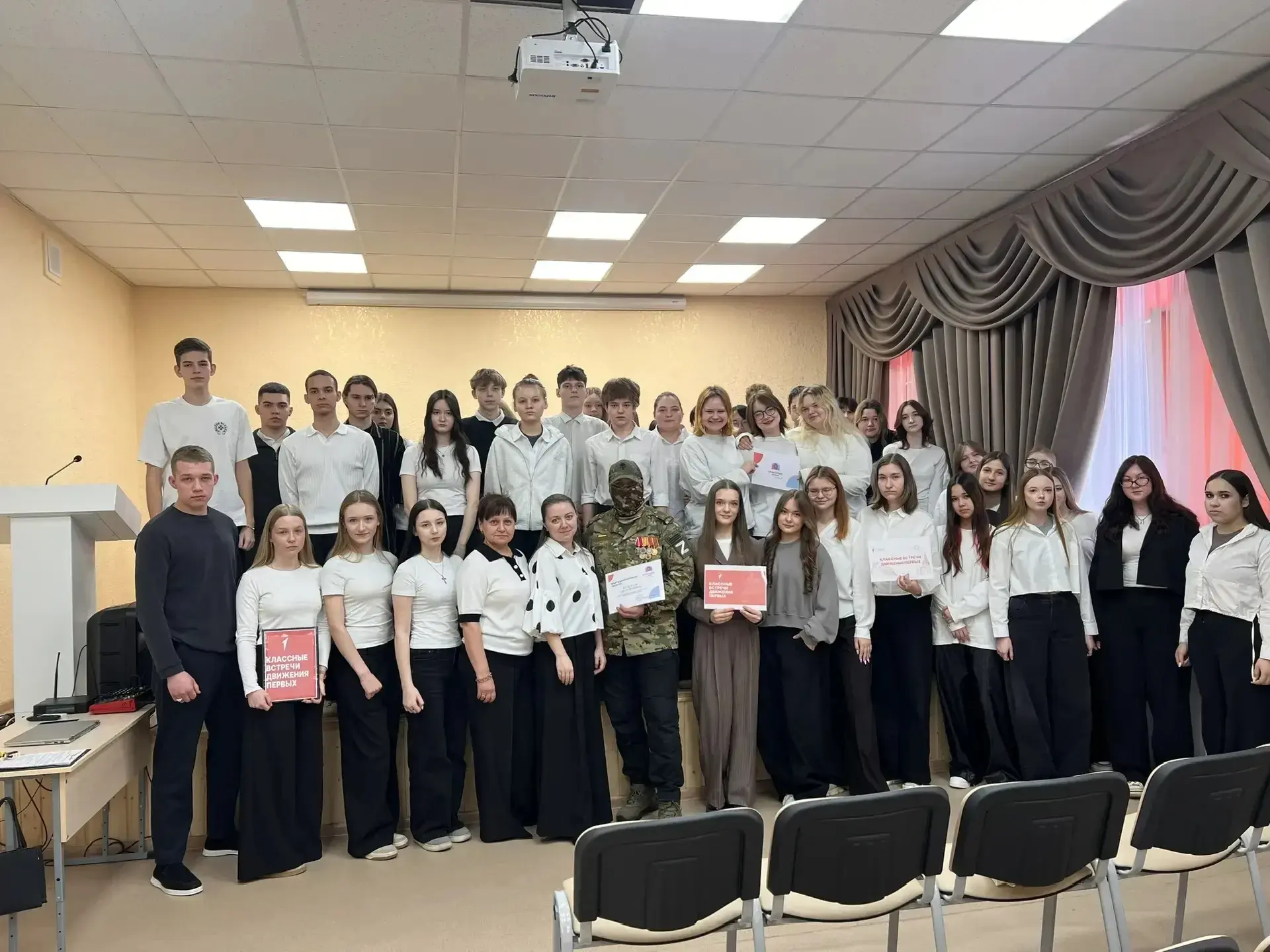 Герои среди нас: Классная встреча с участником СВО  В нашей школе прошла по-настоящему патриотическа