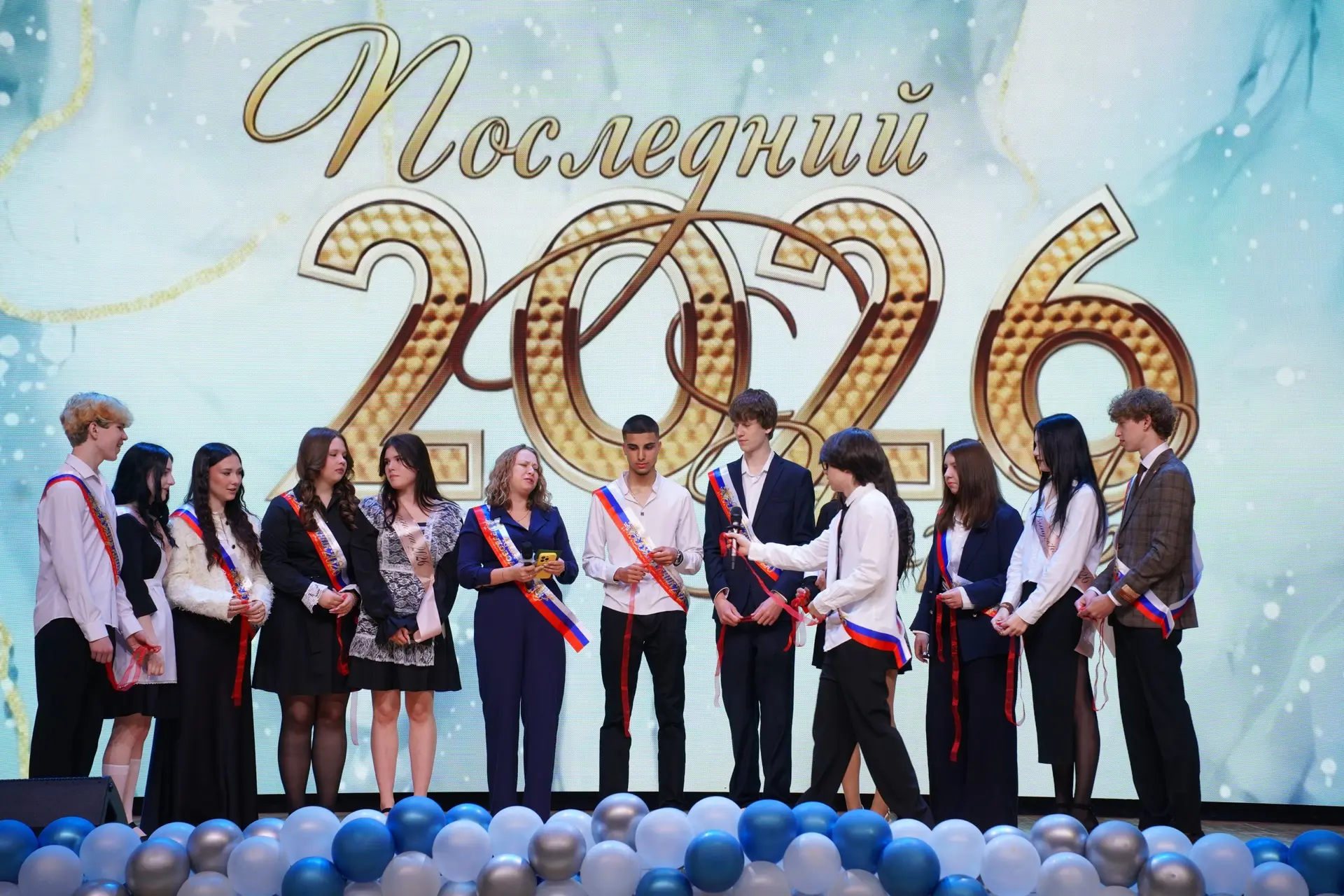 🔔 Сегодня прозвенел последний звонок для наших девятиклассников!  Это особенный день для всей школы 
