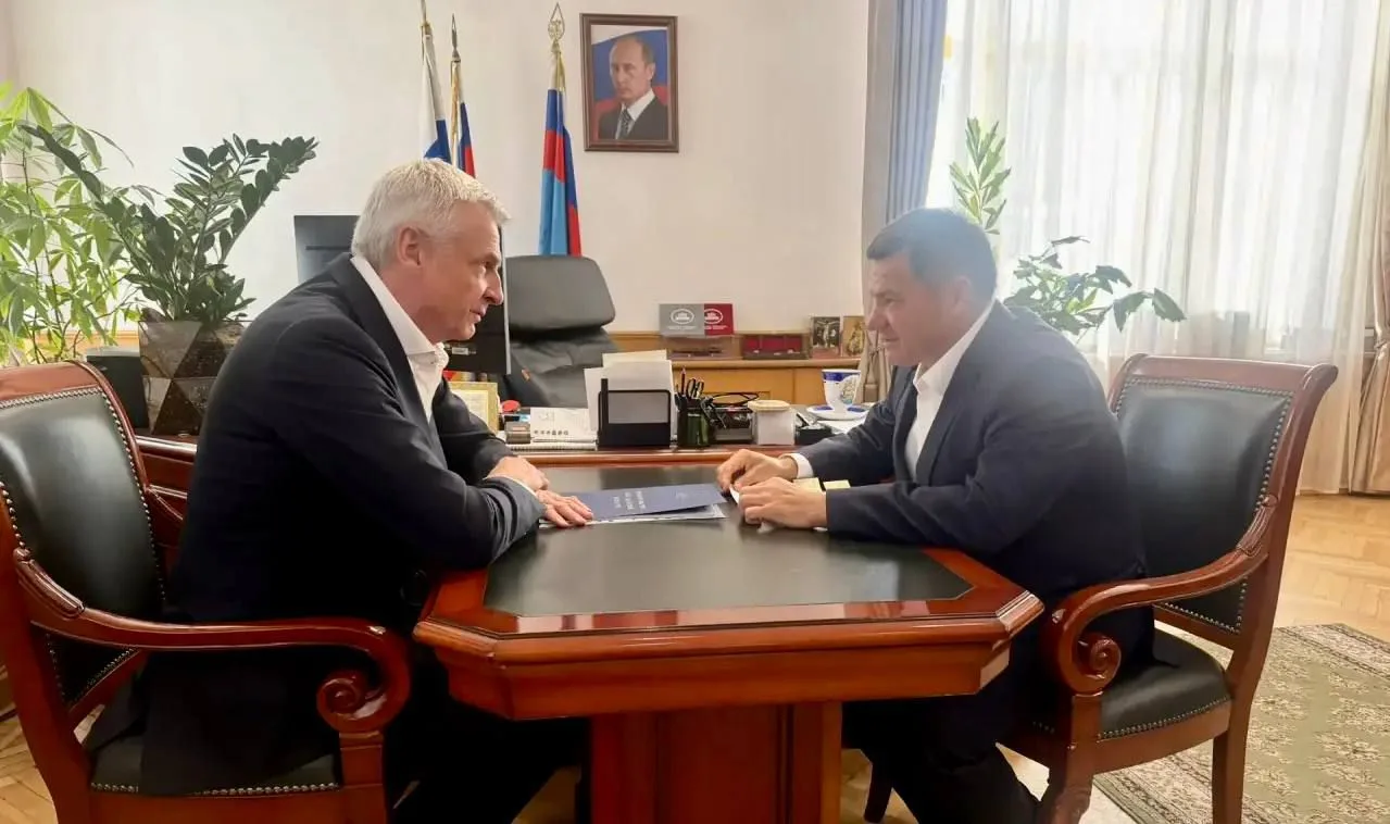 С руководителем Росморречфлота Андреем Тарасенко обсудили вопросы организации ледокольн...