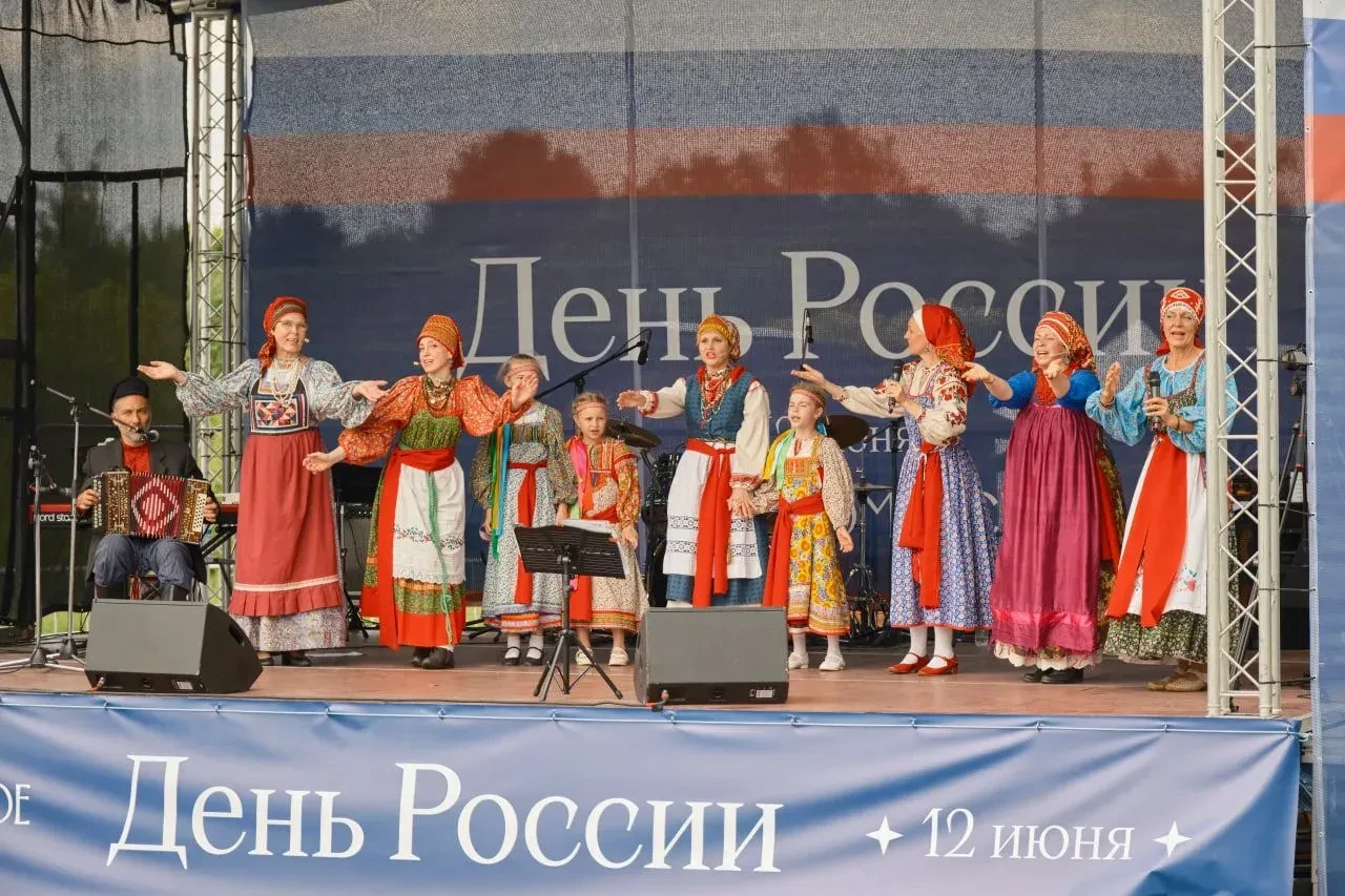В музее-заповеднике "Коломенское" пройдет праздничная программа ко Дню России 🇷🇺
📆 12 июня, 14:00